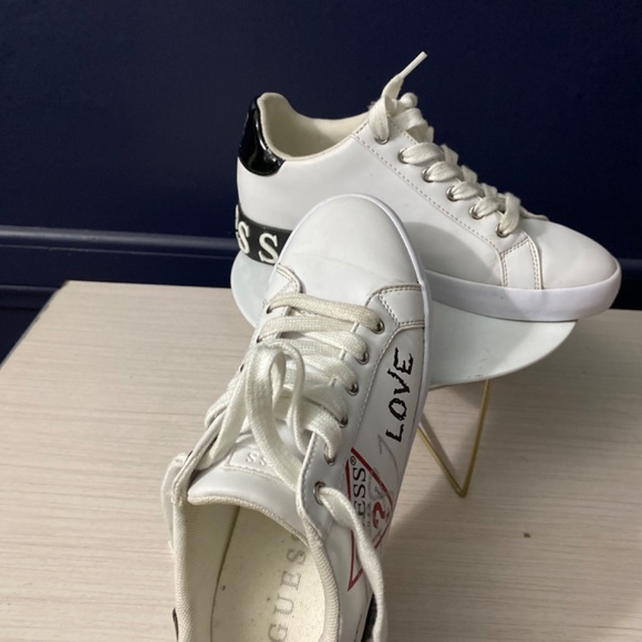 Guess Pathin Casual Sneakers Women' 6.5 M White Faux Leather Low Top Lace Up NEW - Picture 5 of 7